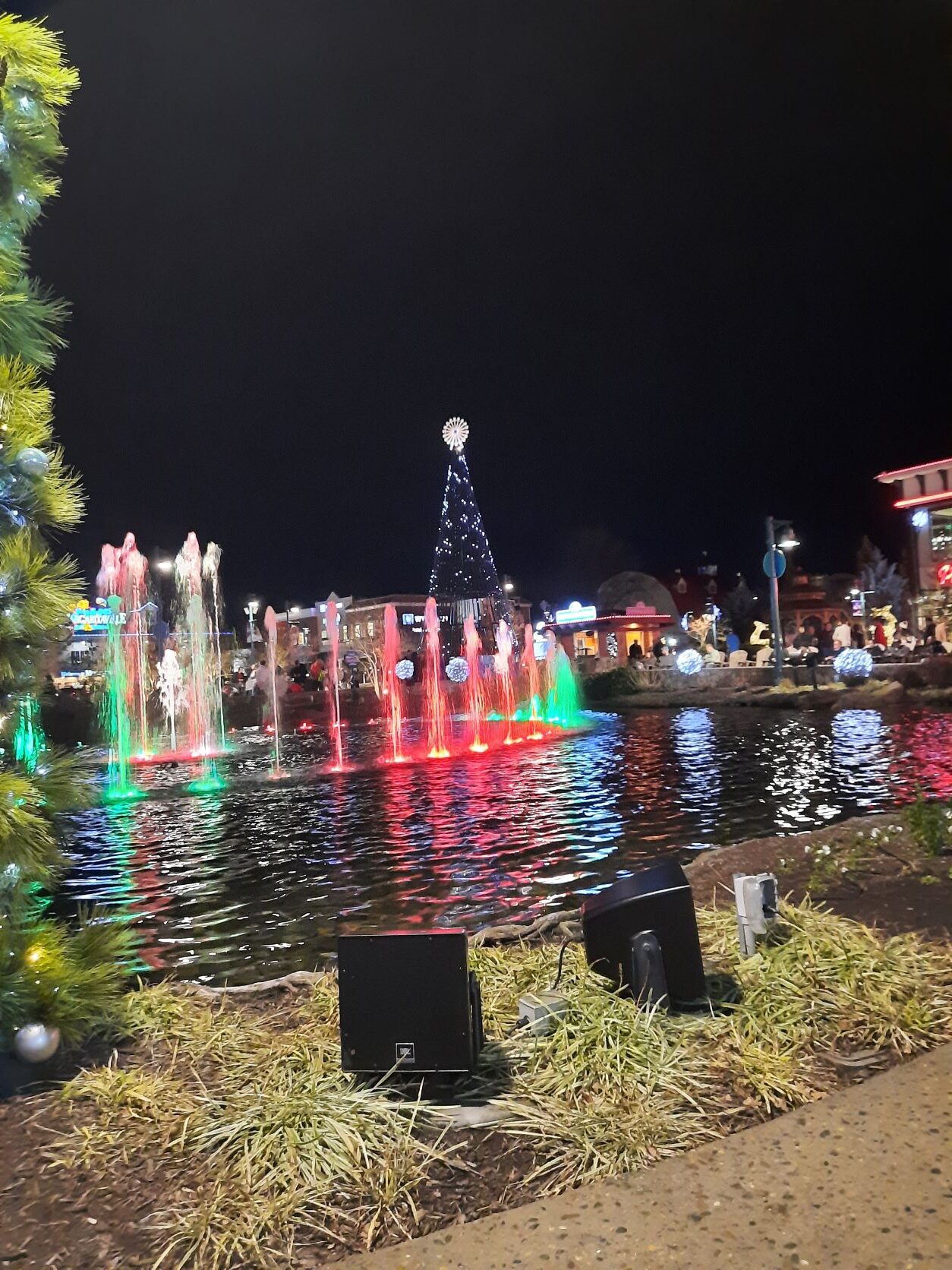 the island at pigeon forge tennessee christmas tree fountain lights