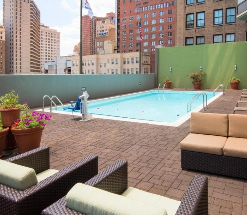 Philadelphia hotels with a pool- Holiday Inn Express Philadelphia Midtown